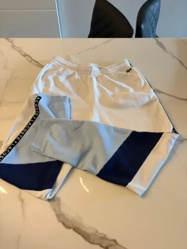 VENDO CALÇA LACOSTE ORIGINAL TAMANHO P