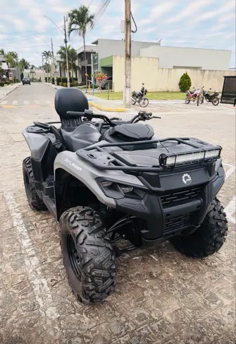 Quadriciclo Can-Am outlande 500