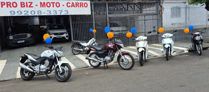 BIZ 125 FLEX 2022 BRANCA CARAMELO LINDÍSSIMA ( FINANCIA 100%) LINDOMAR MOTOS