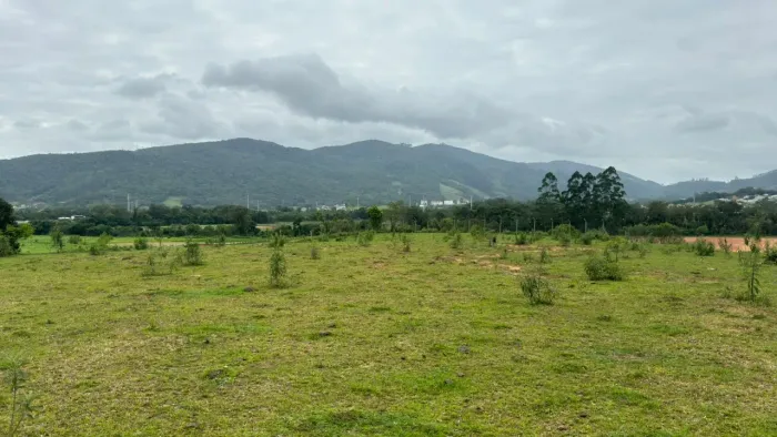 Área com 3.244m² em Alto Biguaçu próximo ao contorno viário