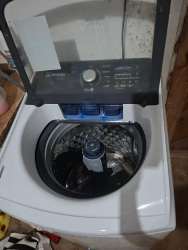 Vendo máquina de lavar 950,00 , aceito cartão