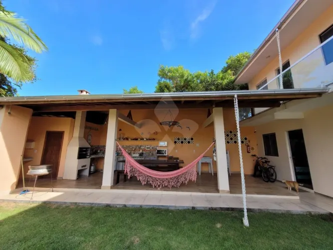 Prédio residencial/pousada com 8 apartamento na Praia do Rosa em Imbituba - SC