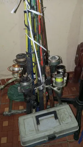 Vende-se varas de pesca são 14 varas completas