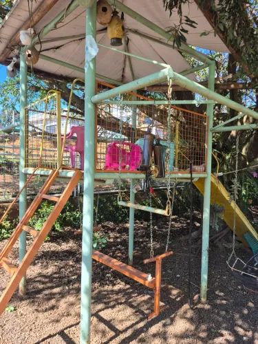Vende parquinho para criança..precisa de reforma 