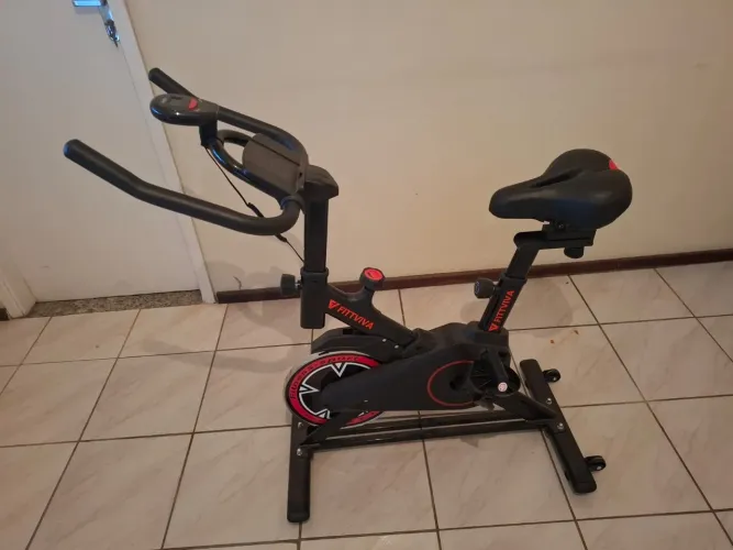 Bicicleta Ergométrica Fitness Para Cardio Com Base Cor Preto E Vermelho 8kg