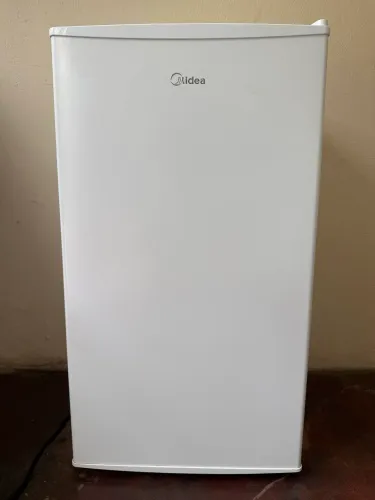 Frigobar Midea 93 litros