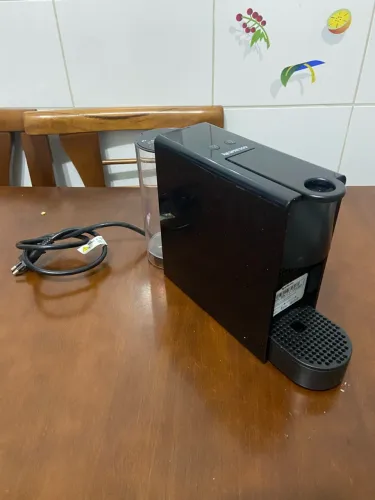 Cafeteira Nespresso Essenza Mini Preta 110V