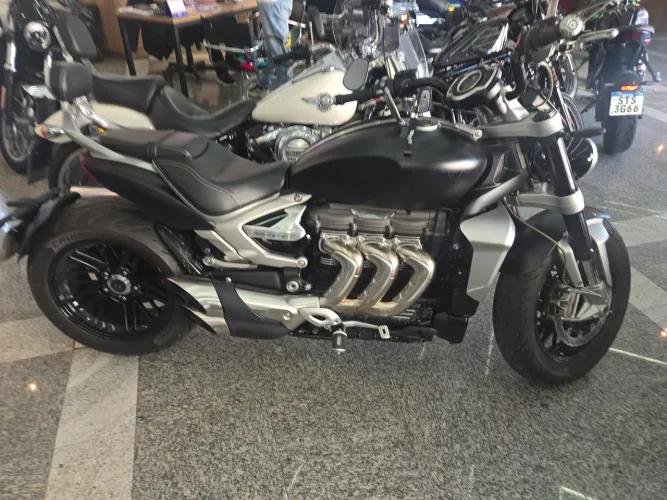 Triumph rocket 3 storm editiin GT