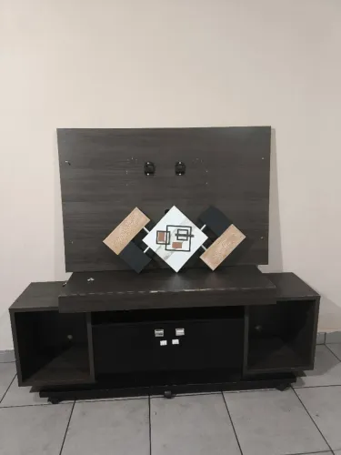 Painel para TV + Rack | Quadro decorativo de brinde<br>Não entrego