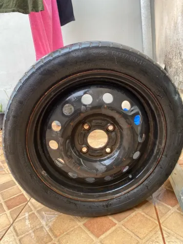 Vende-se RODA COM PNEU ARO 15