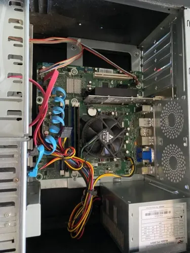 computador completo ( mouse pad, mouse, monitor e teclado)