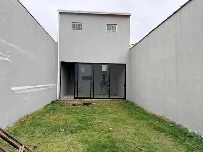 Casa no centro com 3 quartos, suite com banheira, area gourmet com 9mt e 150m2 de grama