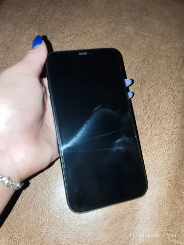 iPhone 11 com acessórios