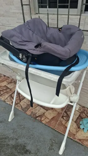 Vendo bebe conforto e banheira de pé os dois por 130