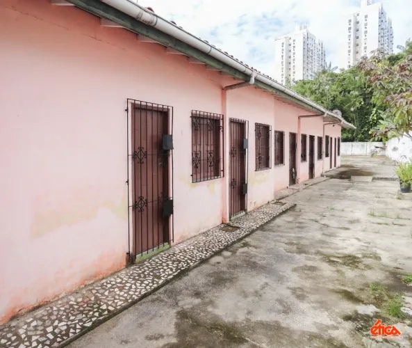 Imóvel com amplo terreno med. 820m² edificado com 09 kitnets - Cod 7717