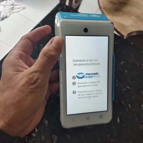 Maquininha- aceite pagamentos no débito e crédito com a Point Smart.