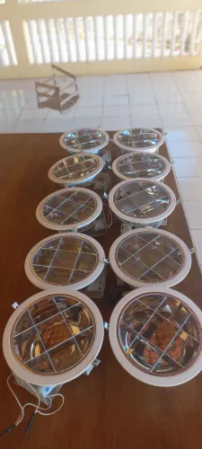 Kit de Luminárias Duas lâmpadas extra.