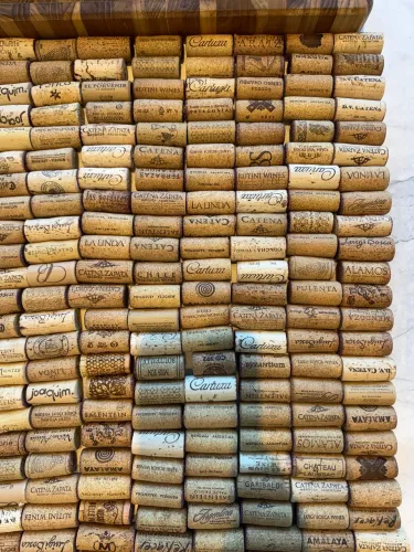 Vendo 440 rolhas para decoração 