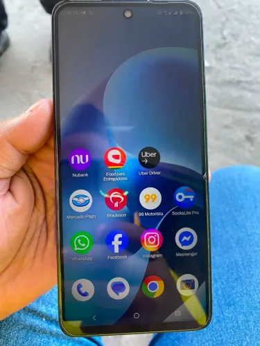 Celular moto G17 , 1 mês de uso , tenho carregador,nota fiscal e caixa 