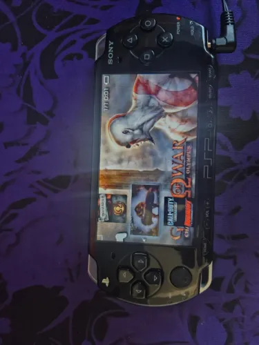PSP-2001 Completo com Caixa Original + 2 Baterias + Cartões SD com Jogos