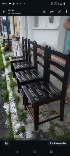 4  cadeiras de madeira ? maciça 