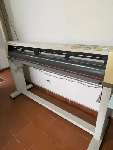 PLOTTER DE RECORTE ELETRÔNICO 