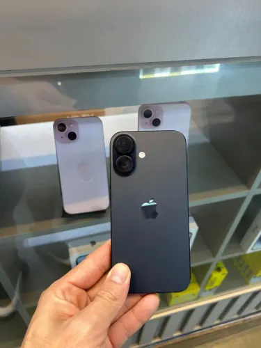 iPhone 16