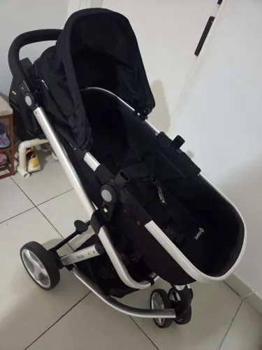 Carrinho de bebê e bebê conforto 