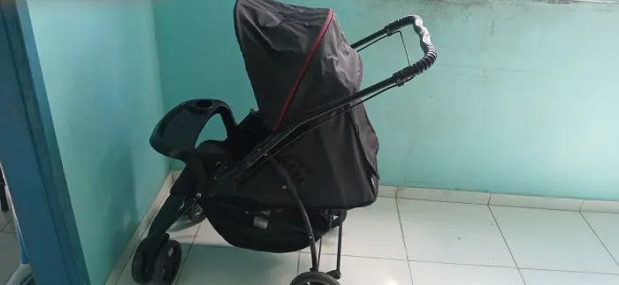 Carrinho de bebê seminovo em otimo estado.