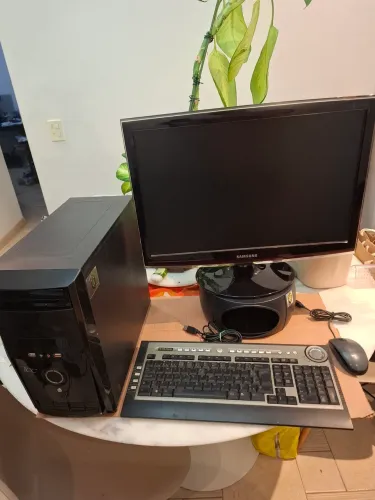 PC completo Core i3 3.30GHz | 8GB RAM | GT 710 | Monitor 20" | teclado, mouse + brinde