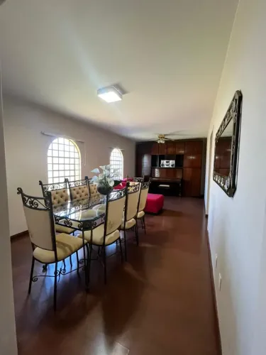 Casa para venda possui 237 metros quadrados com 1 quarto