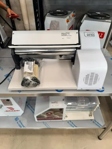 LAMINADOR INDI DE MASSA 37CM C/CORTADOR CARENAGEM ABS BR