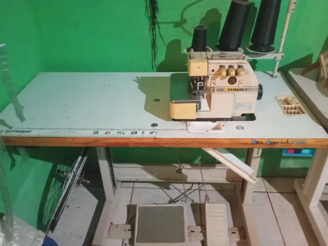 Vendo máquina de costura reta e overloque