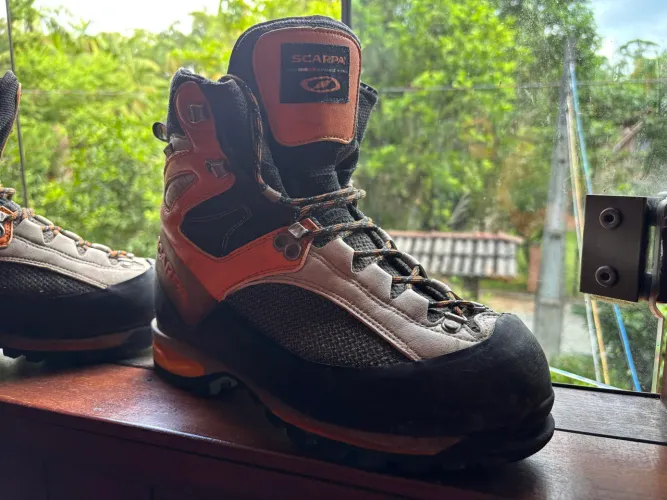 Bota rígida scarpa