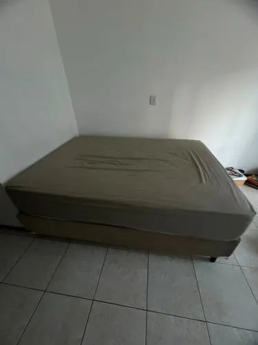 Cama Box Casal + Colchão + 4 Travesseiros - R$900