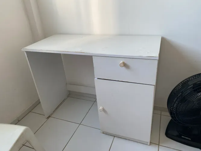 Escrivaninha/ mesa de estudos
