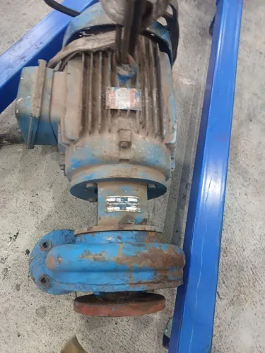 Vende-se motores elétricos trifásico,  inclusive um de 25 cv semi novo