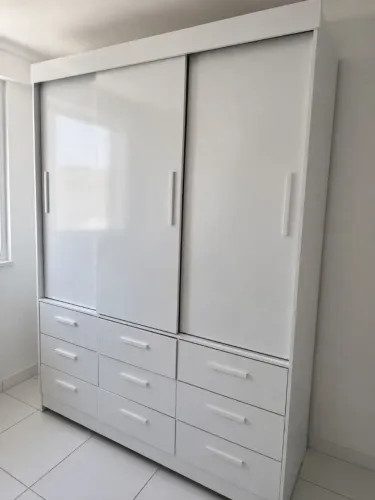 Vende-se guarda-roupa casal 
