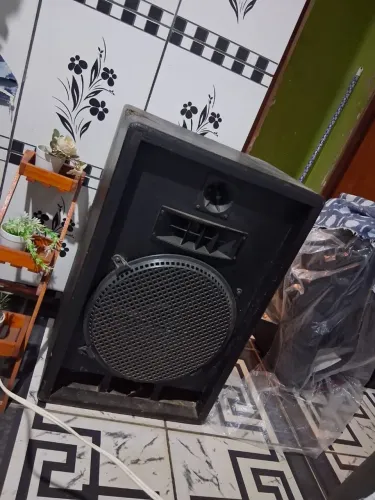 Vende-se duas caixa de som e uma mesa de som , faço rolo também, whats: *