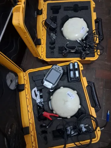  GPS RTK, 2 RECEPTORES, PARA USAR COMO BASE.02 ; COLETORA LT30 ; SUPORTE; 4 BATERIAS.