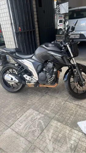 ? Yamaha Fazer 250 2022 - Apenas 18.000 km | Impecável!