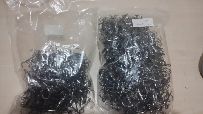 Pacote com 694 anzóis/Garatéias 1/0 de aço Carbono Muito Afiados.