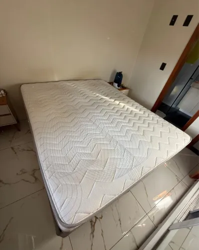 Cama de casal Queen