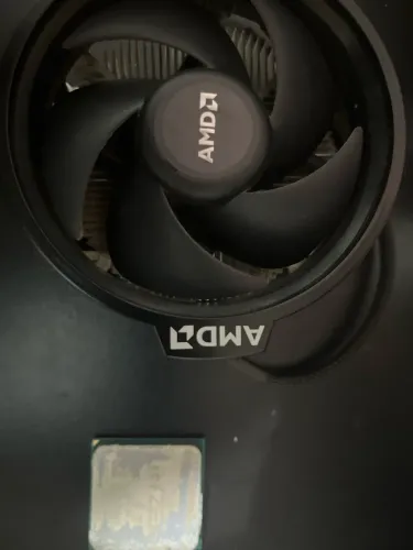 Ryzen 3 2200g com cooler (A negociar)