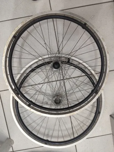RODAS DE CADEIRA RODA (SOMENTE OS AROS)