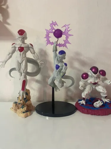 DRAGON BALL LOTE COM 3 PEÇAS DO FREEZER. SE FOR SEPARADO O VALOR ALTERA.