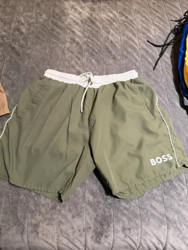 SHORT ORIGINAL DA HUGO BOSS VERDE MUSGO TAMANHO M