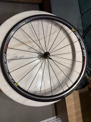 Rodas Mavic Aksium 700c + Pneus Continental Ultra Sport III 25c