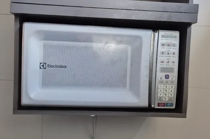 Micro-ondas Electrolux  34 litros Código 10341CBA206 Modelo MEO44