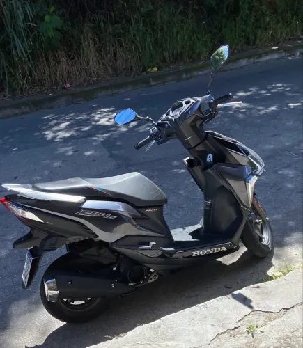 Vendo elite muito pouco rodada 